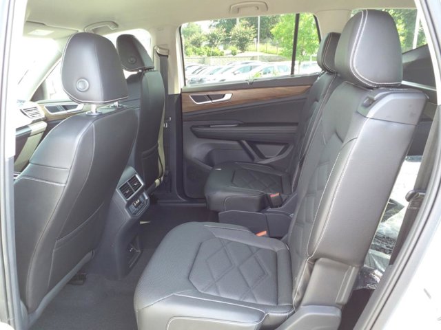 Vehicle image 27 of 31