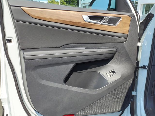 Vehicle image 10 of 31