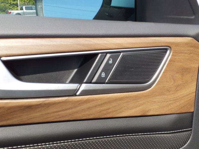 Vehicle image 11 of 31