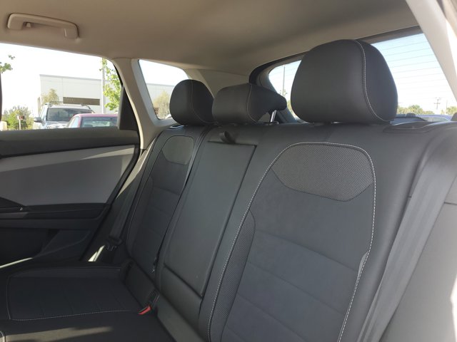 Vehicle image 15 of 32