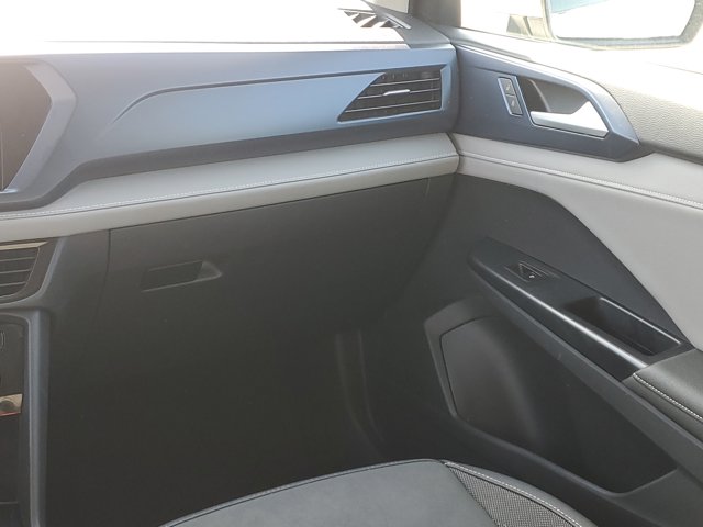 Vehicle image 22 of 32