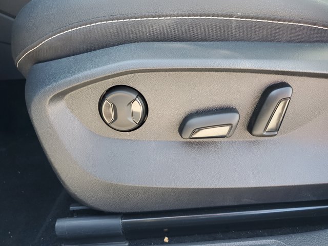 Vehicle image 24 of 32