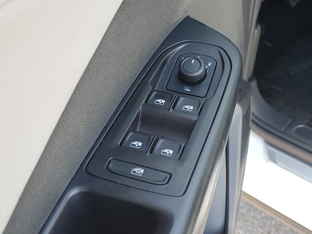 Vehicle image 25 of 32