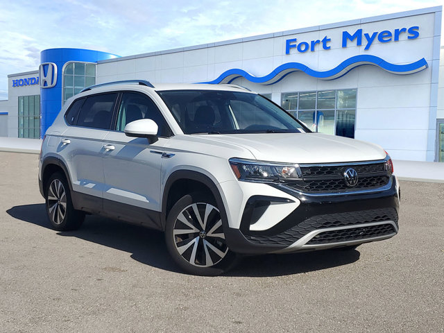 Vehicle image 3 of 32