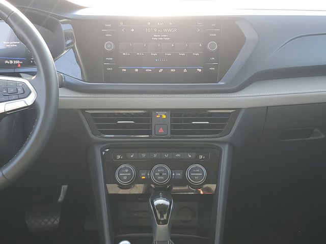 Vehicle image 21 of 32