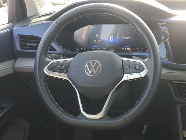 Vehicle image 20 of 32