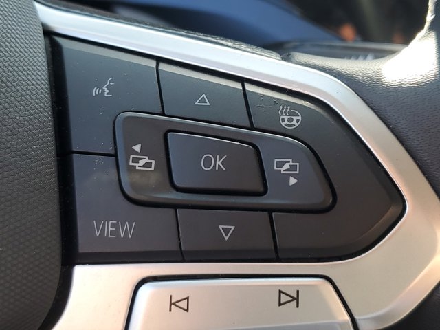Vehicle image 27 of 32