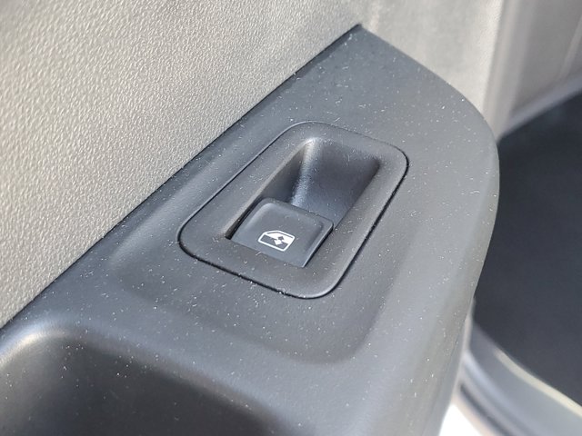 Vehicle image 17 of 32
