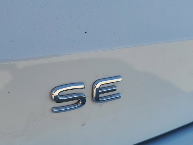 Vehicle image 13 of 32