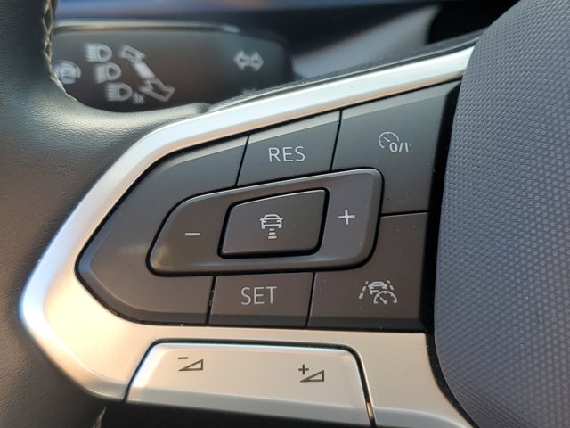 Vehicle image 26 of 32