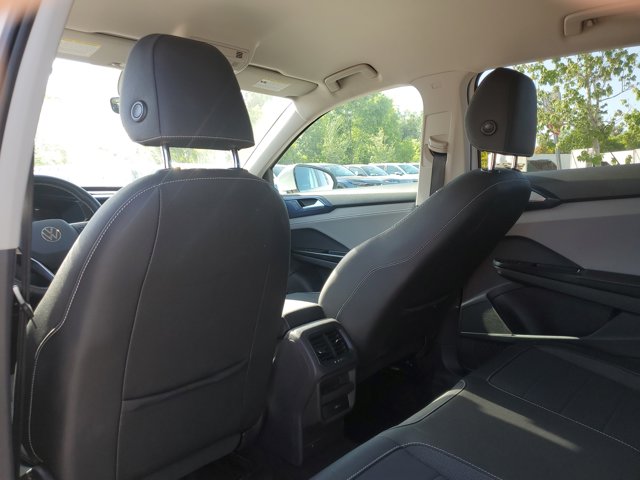 Vehicle image 16 of 32