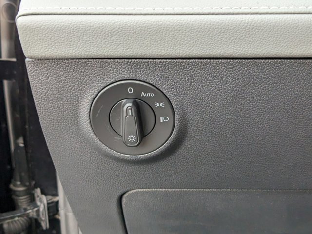 Vehicle image 17 of 26