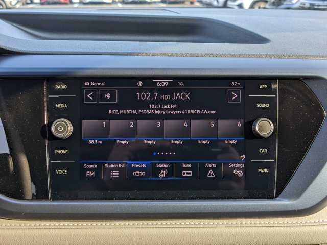 Vehicle image 24 of 26