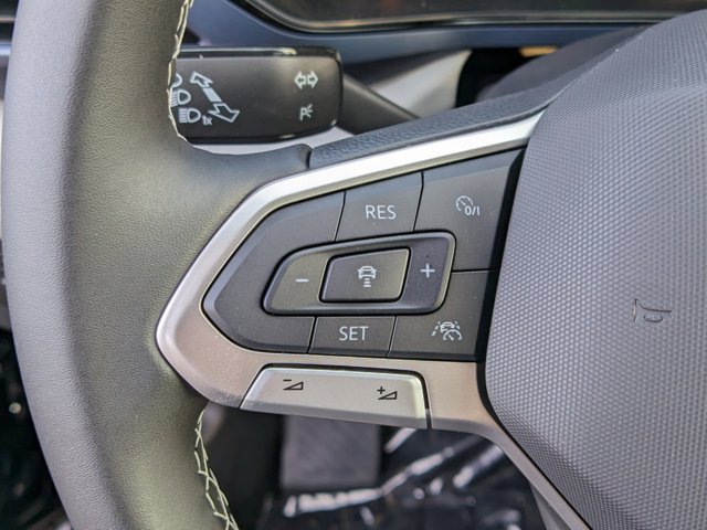 Vehicle image 18 of 26