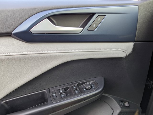 Vehicle image 15 of 26