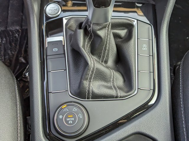 Vehicle image 21 of 26