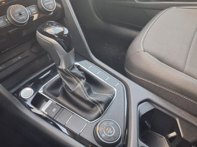 Vehicle image 15 of 25