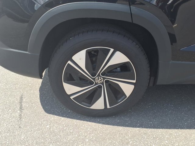Vehicle image 19 of 25