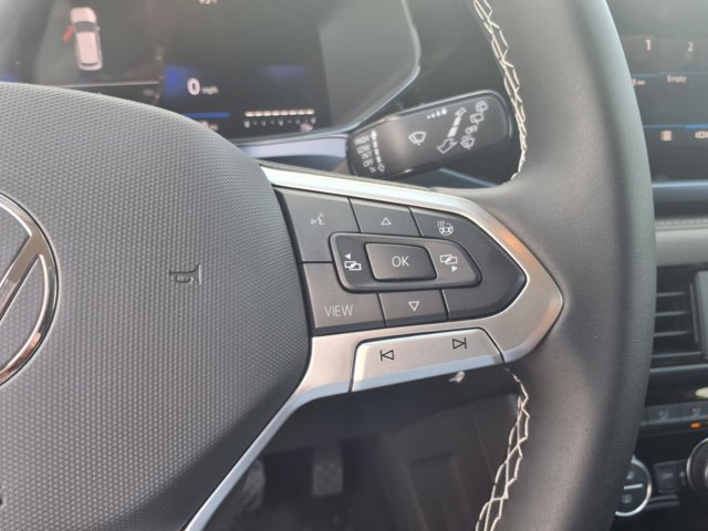 Vehicle image 18 of 25