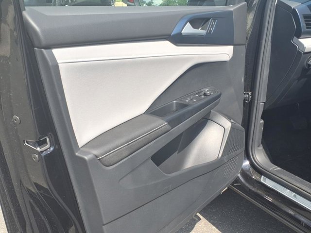 Vehicle image 9 of 25