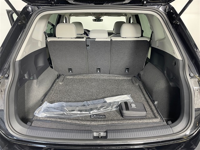 Vehicle image 21 of 25
