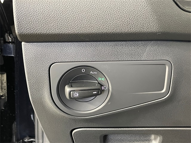Vehicle image 18 of 25