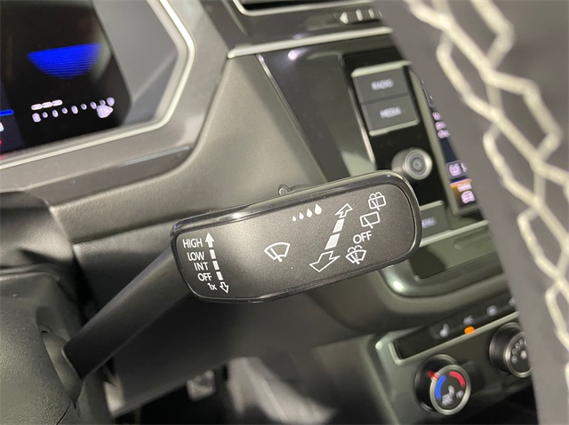 Vehicle image 16 of 25