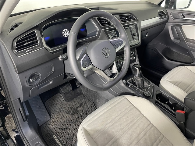 Vehicle image 8 of 25
