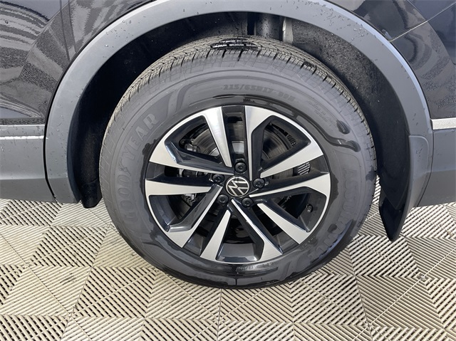 Vehicle image 23 of 25
