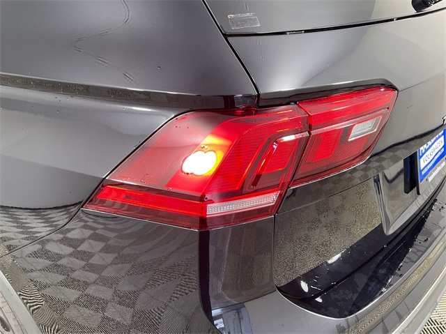 Vehicle image 22 of 25