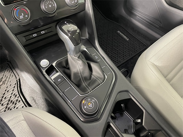 Vehicle image 13 of 25