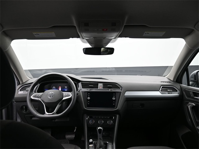 Vehicle image 24 of 33