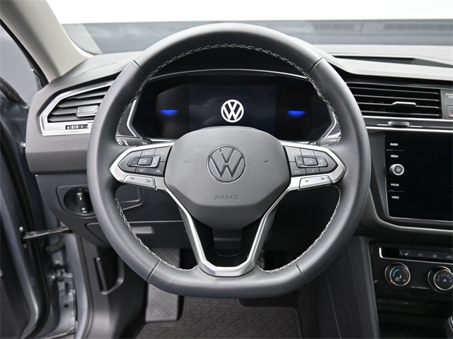 Vehicle image 14 of 33