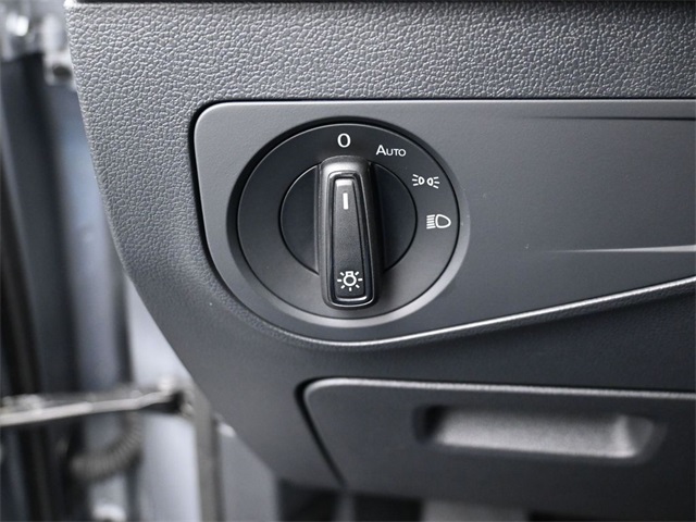 Vehicle image 13 of 33