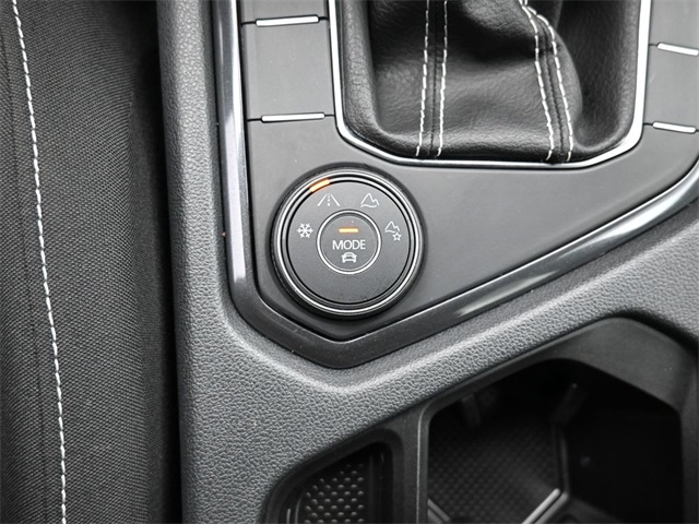 Vehicle image 23 of 33