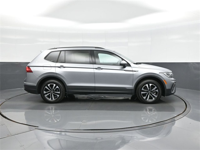 Vehicle image 4 of 33