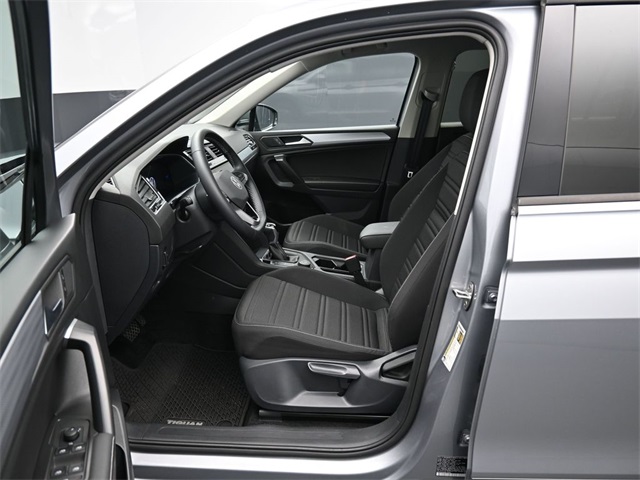Vehicle image 9 of 33