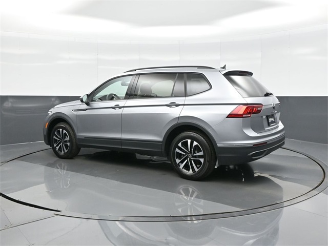 Vehicle image 7 of 33