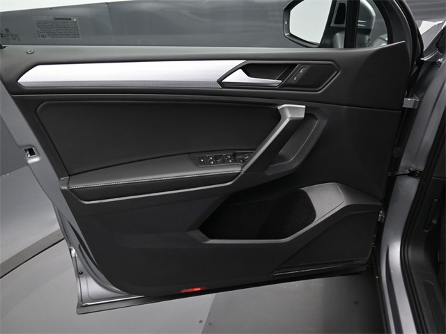 Vehicle image 10 of 33