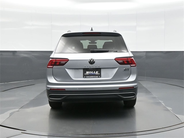 Vehicle image 6 of 33