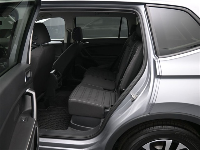 Vehicle image 25 of 33