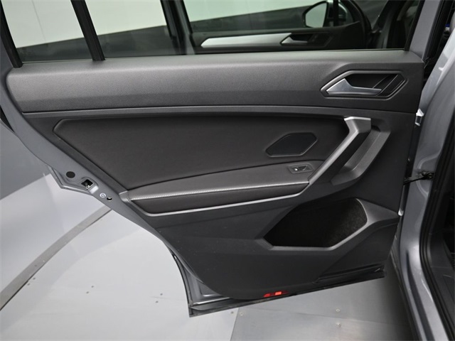 Vehicle image 26 of 33
