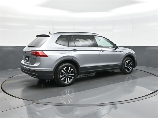 Vehicle image 5 of 33