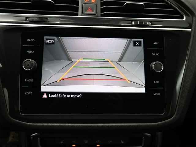 Vehicle image 19 of 33