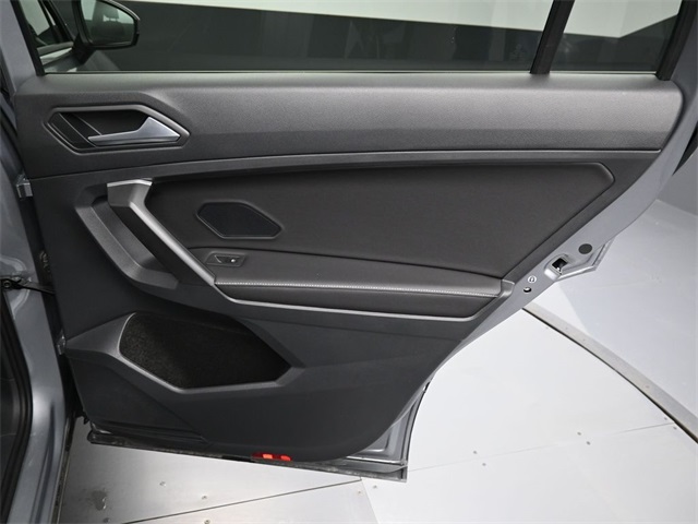 Vehicle image 29 of 33