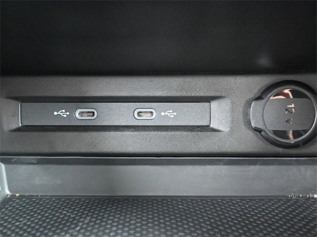 Vehicle image 21 of 33