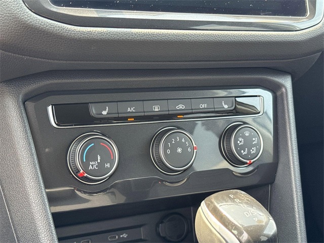 Vehicle image 19 of 35