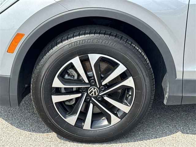 Vehicle image 21 of 35