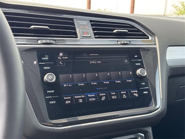 Vehicle image 17 of 35