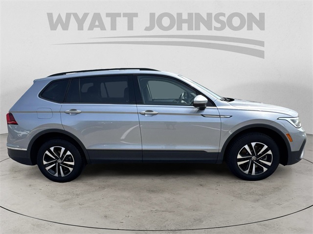 Vehicle image 4 of 35